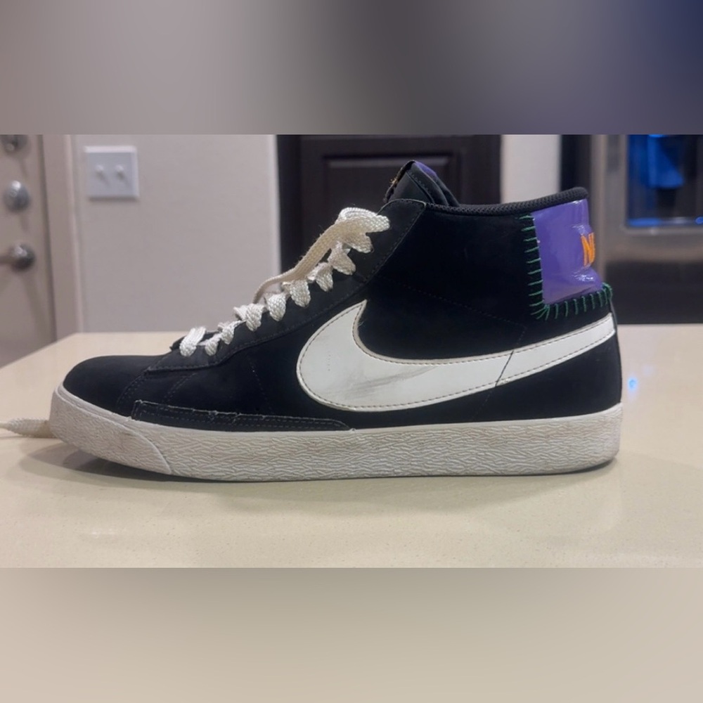 Nike Blazer Mid ’77 – Women’s Size 10